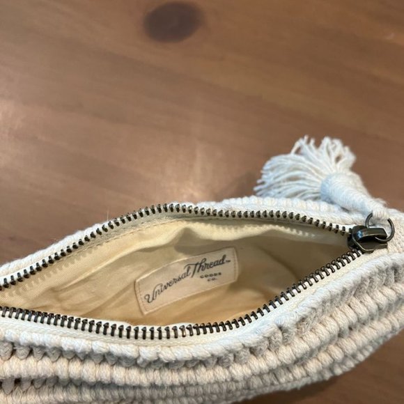 Universal Thread Pouch - Picture 2 of 2